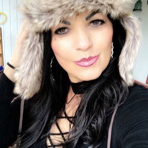 Meet your Posher, Laurie